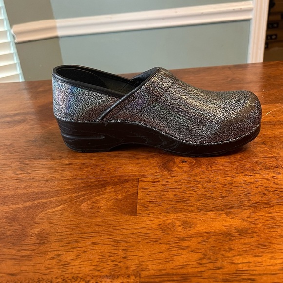 Sanita pebbled charcoal gray metallic slip on clog size 38 women’s 7 - Picture 4 of 9